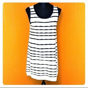 3/$15 Sleeveless stripes white and blue top